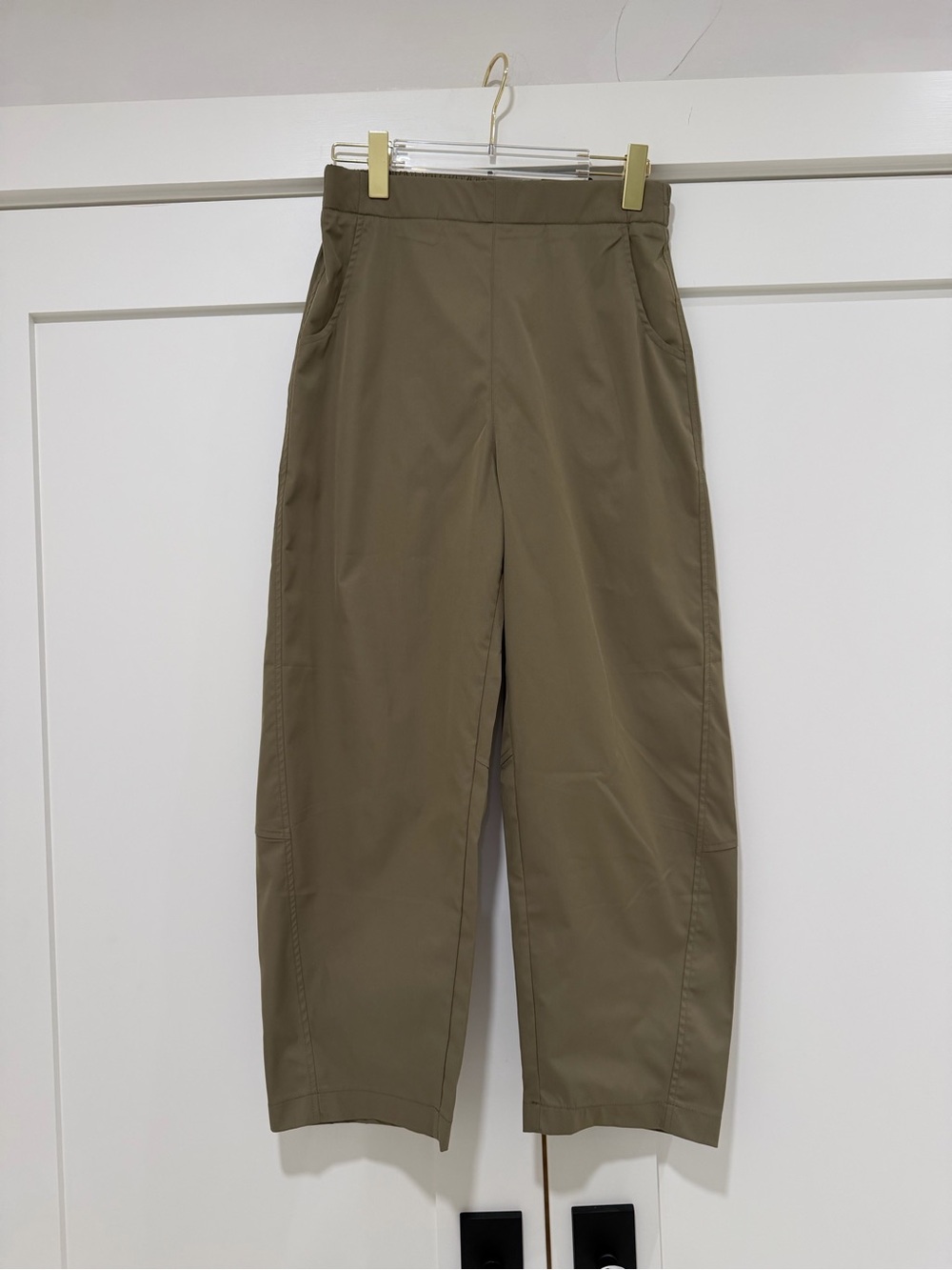 Women’s Olive Khaki Cropped Barrel Leg Utility Pants Size Medium 24” Inseam NWOT